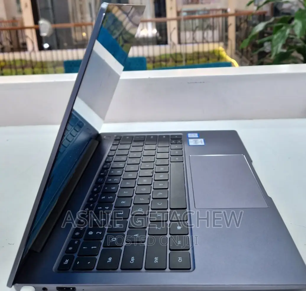 New Laptop Huawei MateBook 13 WRT-W29E 8GB Intel Core I5 HDD 512GB