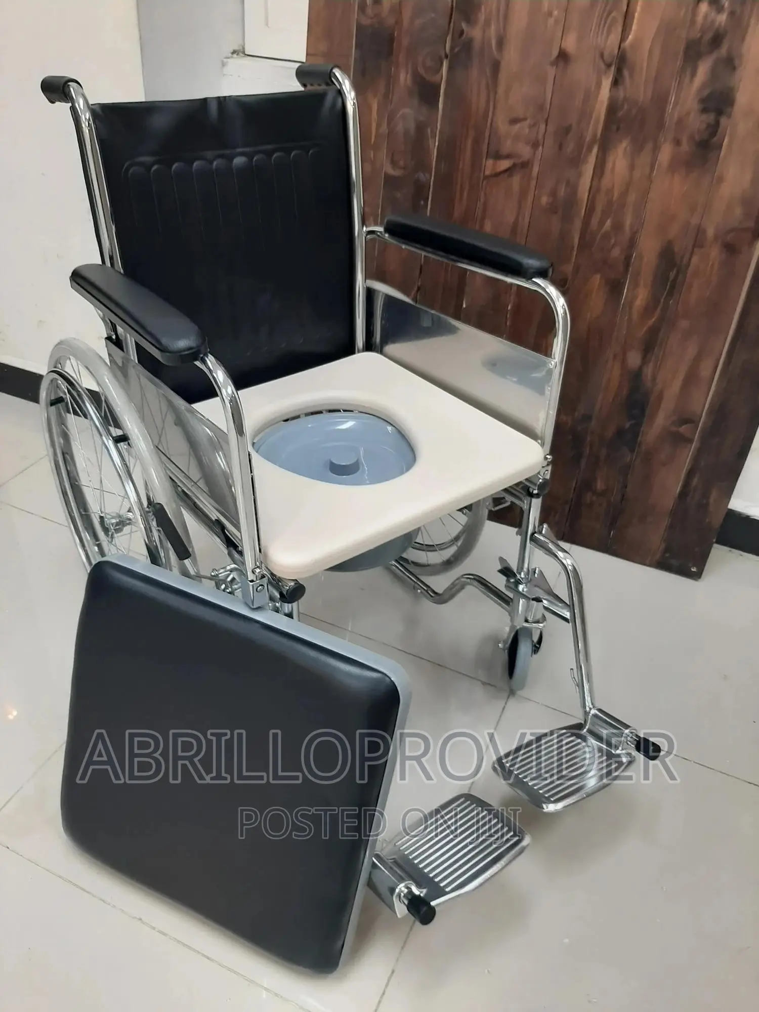 COMMODE WHEELCHAIR;Wheelchair[Wheelchair]Wheelchair-wheelchr