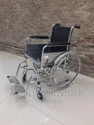 Commode Chair Has Wheels(Commode Wheelchair) to Allow Easy