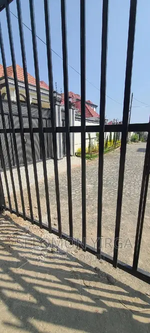 11bdrm House in Adis Abeba, Kolfe Keranio for sale