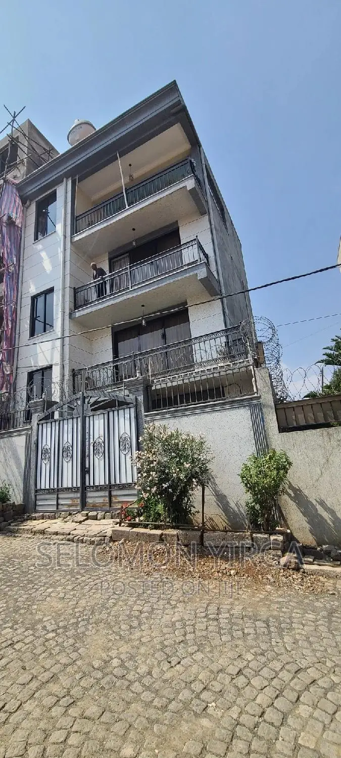 11bdrm House in Adis Abeba, Kolfe Keranio for sale