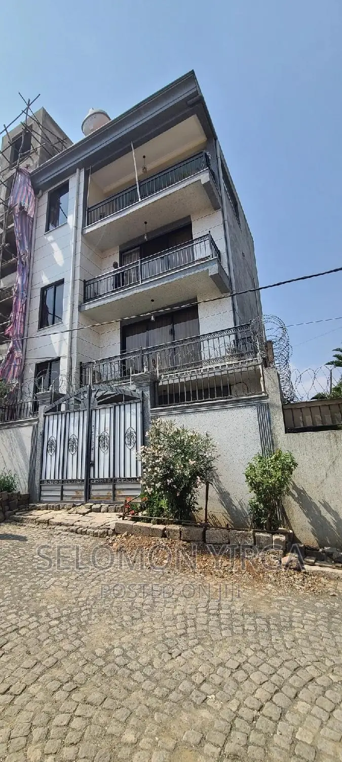 11bdrm House in Adis Abeba, Kolfe Keranio for sale