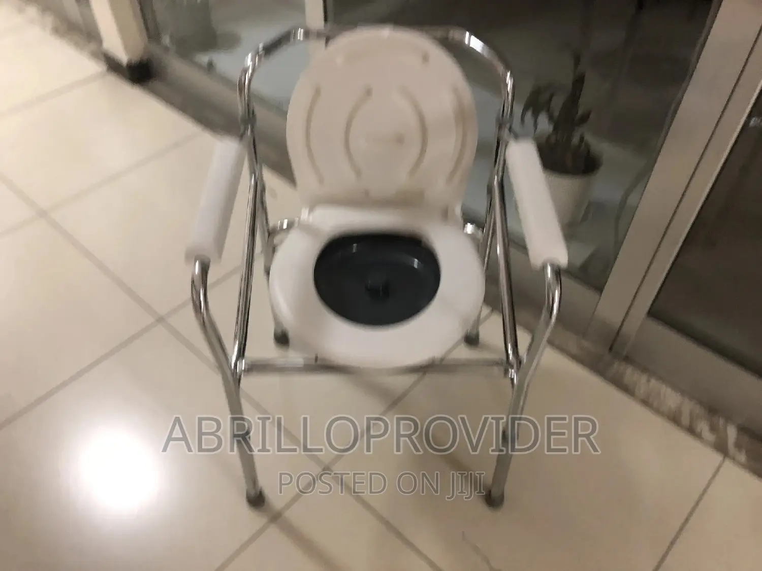 Adjustable Commode Chair, Solid Anti-Skid Bedside Toilet Eld