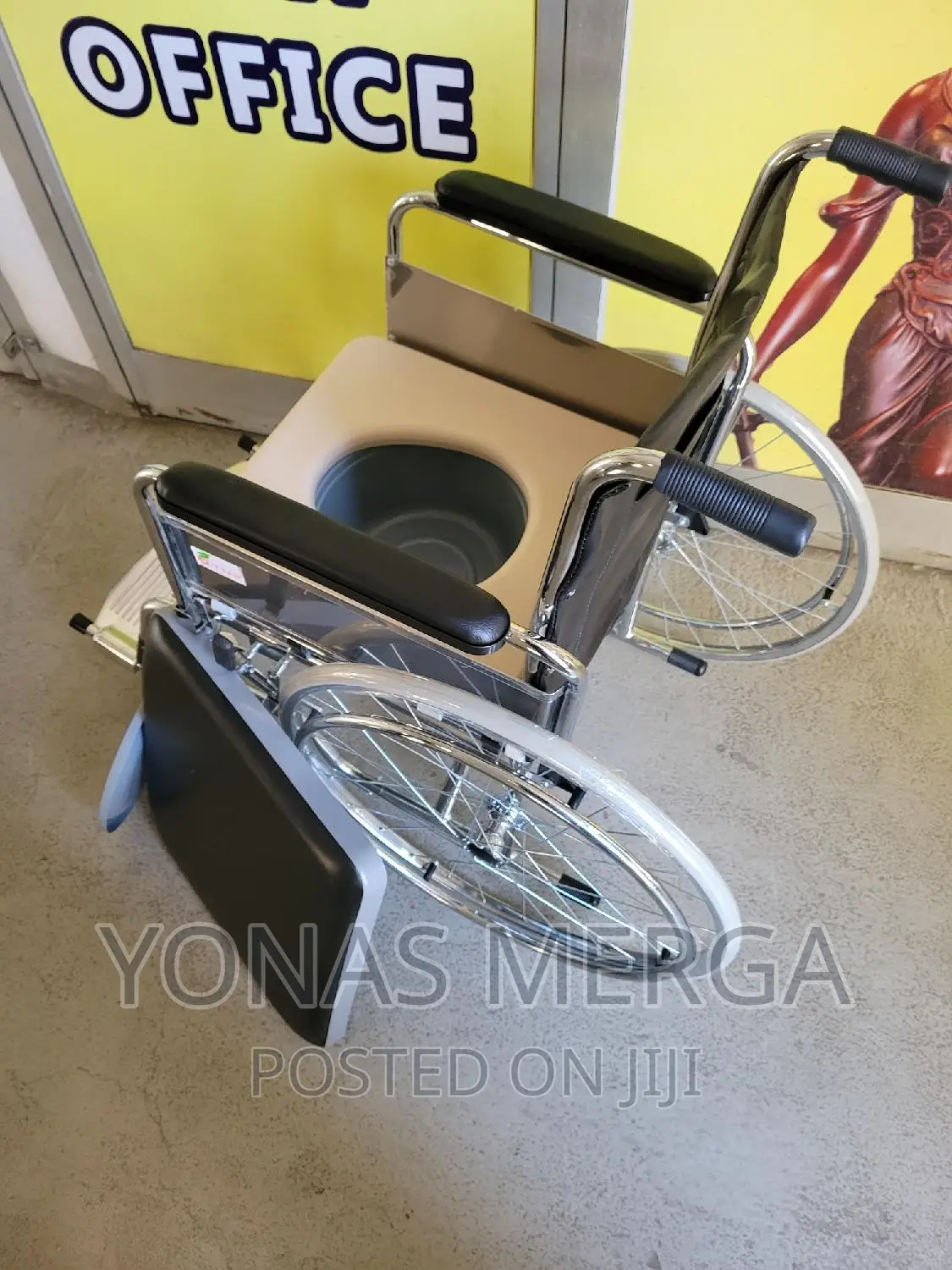 Toilet Wheelchair/Popo Wheelchair/Easeseat: Accessible