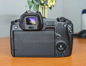 Canon Eos R Mirrorless Camera With Rf24-105mm F/4 Usm Lens