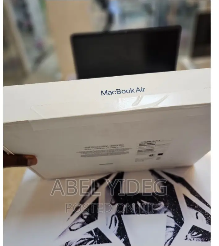 New Laptop Apple MacBook Air 2022 M2 8GB Apple M2 SSD 256GB