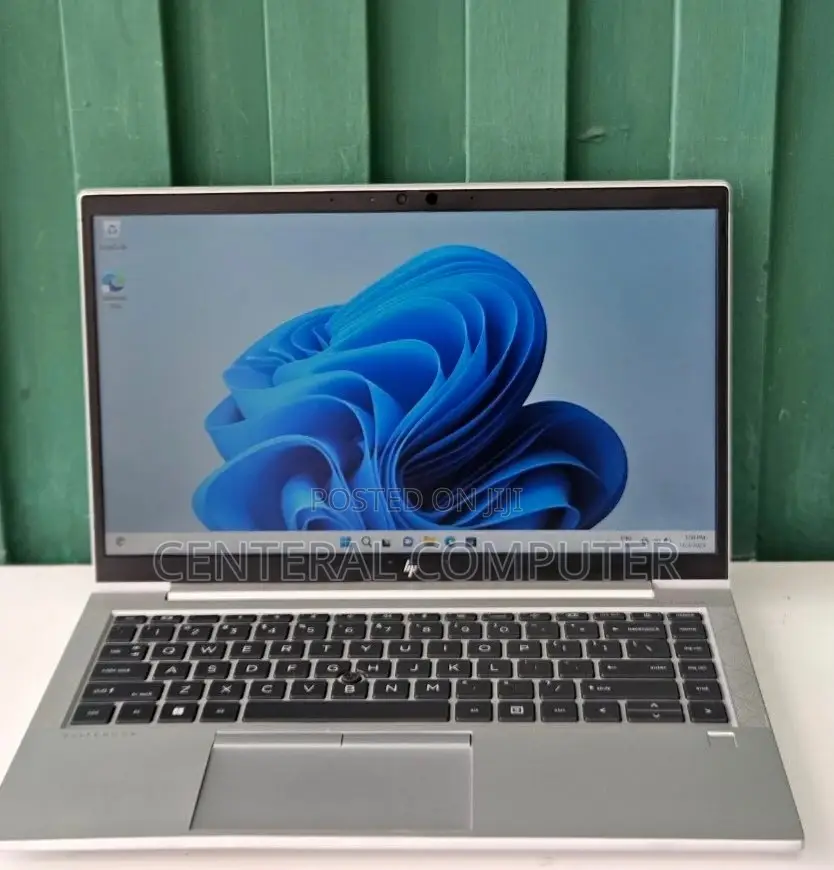 New Laptop HP 250 G8 16GB Intel Core I5 SSD 512GB