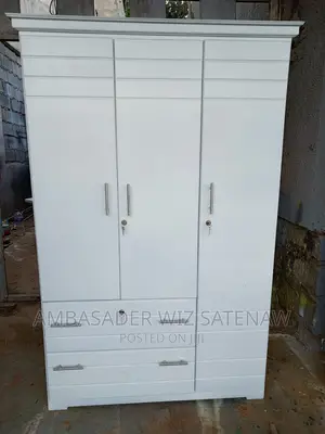 Photo - የልብስ ቁምሳጥን