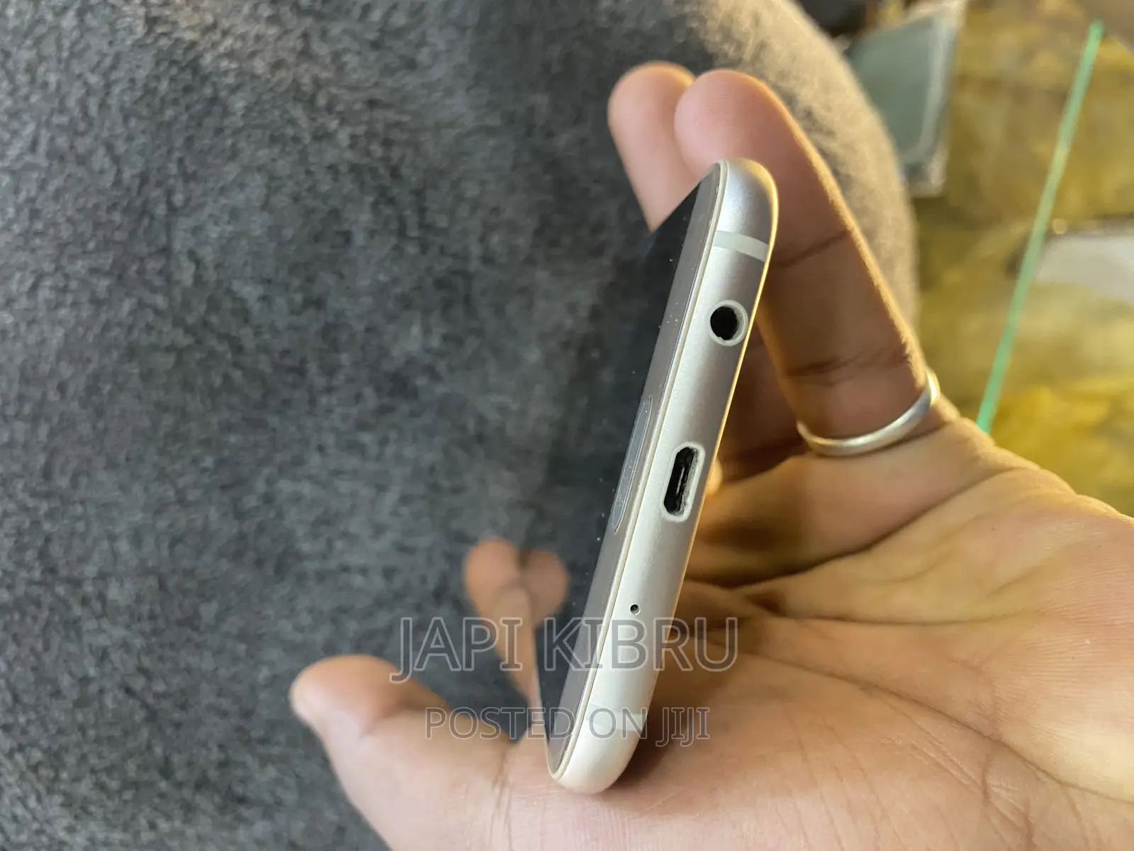 New Samsung Galaxy J7 32 GB Gold