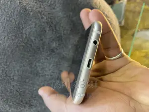 New Samsung Galaxy J7 32 GB Gold