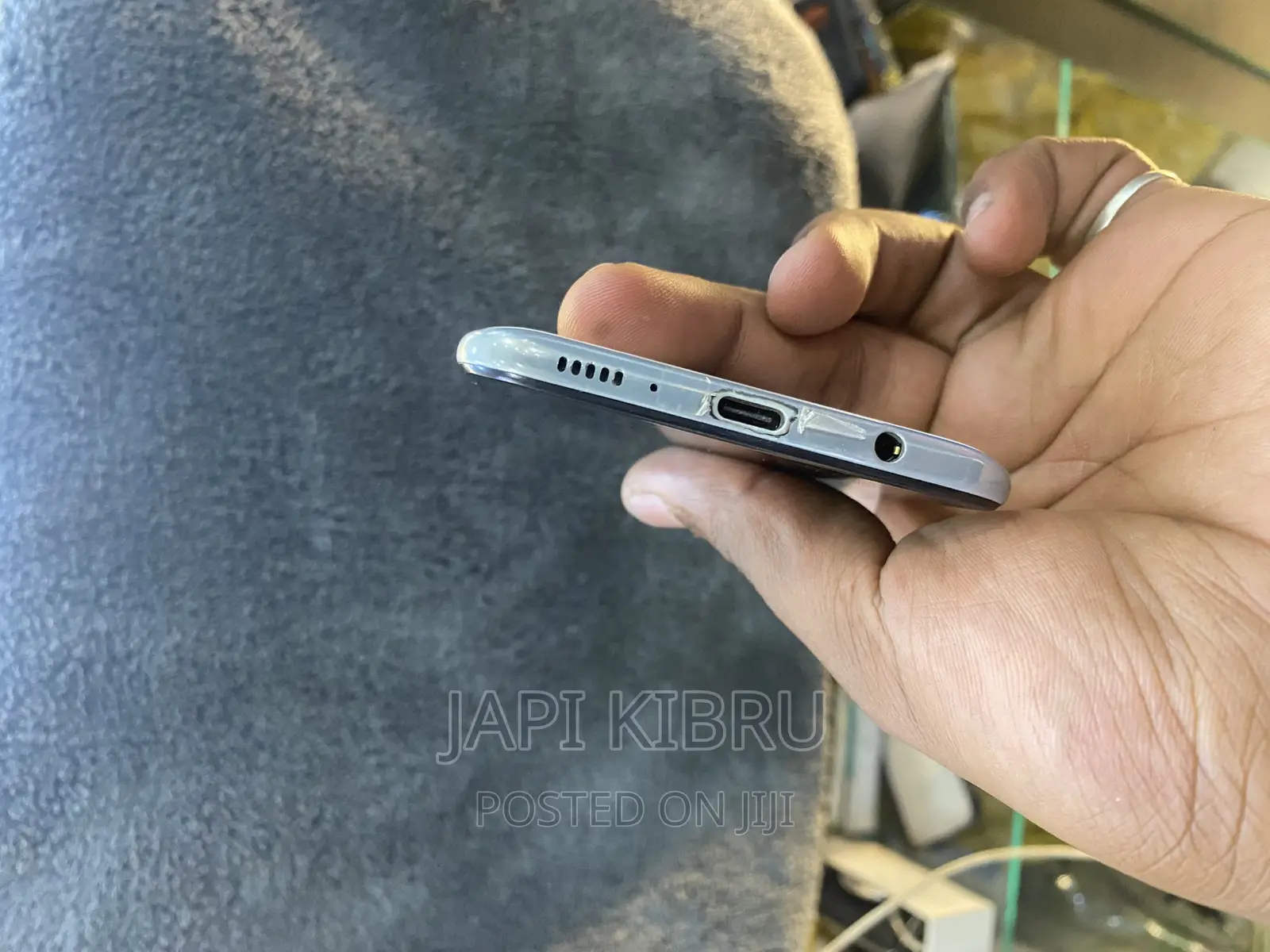 New Samsung Galaxy A30 32 GB White