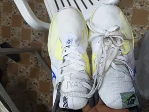 Nike Kyrie Low 5 White Yellow Gradient