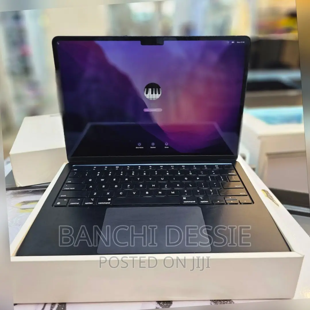 New Laptop Apple MacBook Air 2022 M2 8GB Apple M2 SSD 256GB