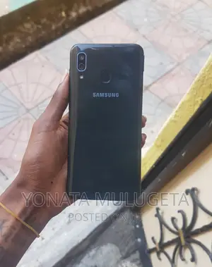 Photo - Samsung Galaxy A20 32 GB Black