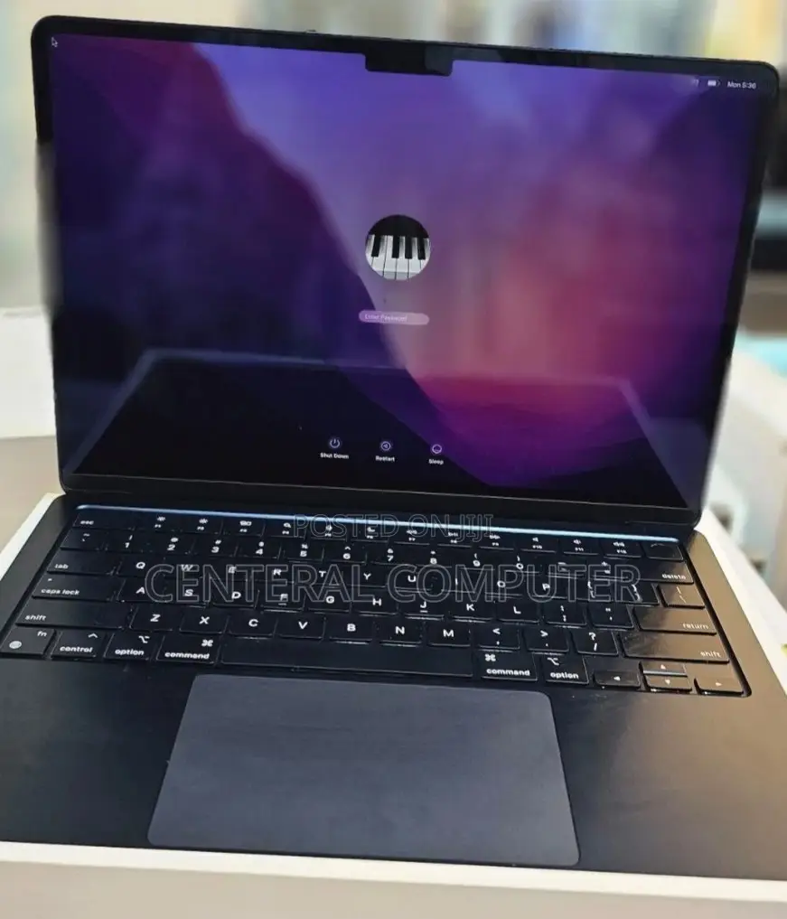 New Laptop Apple MacBook Air 2022 M2 8GB Apple M2 SSD 256GB