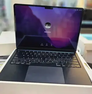 New Laptop Apple MacBook Air 2022 M2 8GB Apple M2 SSD 256GB