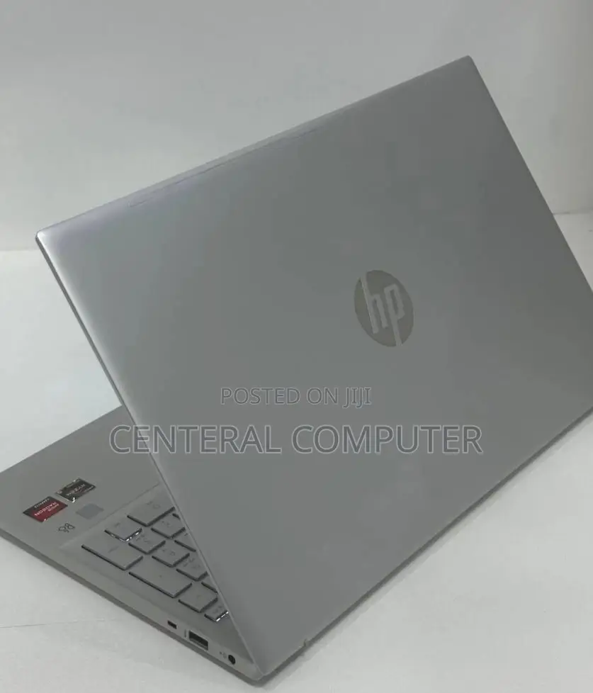 New Laptop HP 17-3000 12GB AMD Ryzen 5 SSD 256GB