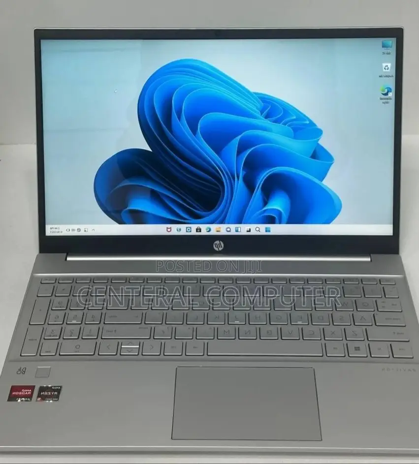 New Laptop HP 17-3000 12GB AMD Ryzen 5 SSD 256GB