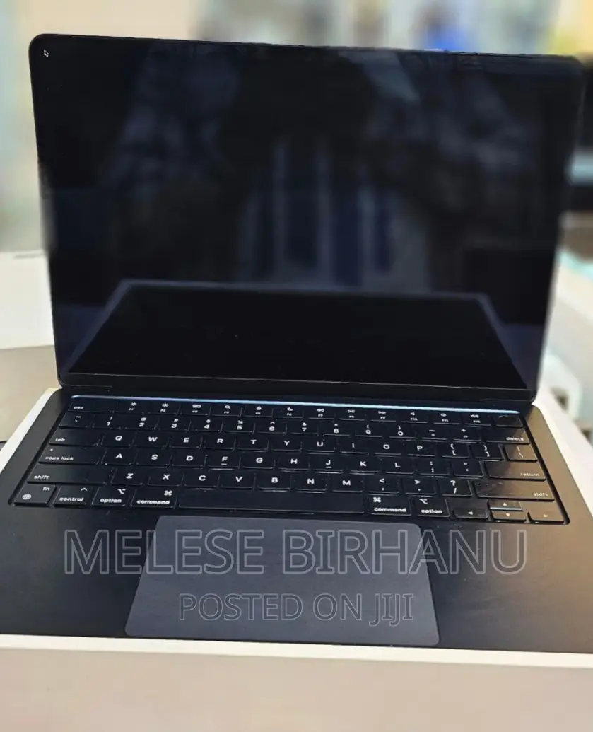 New Laptop Apple MacBook Air 2022 M2 8GB Intel Core i7 SSD 256GB