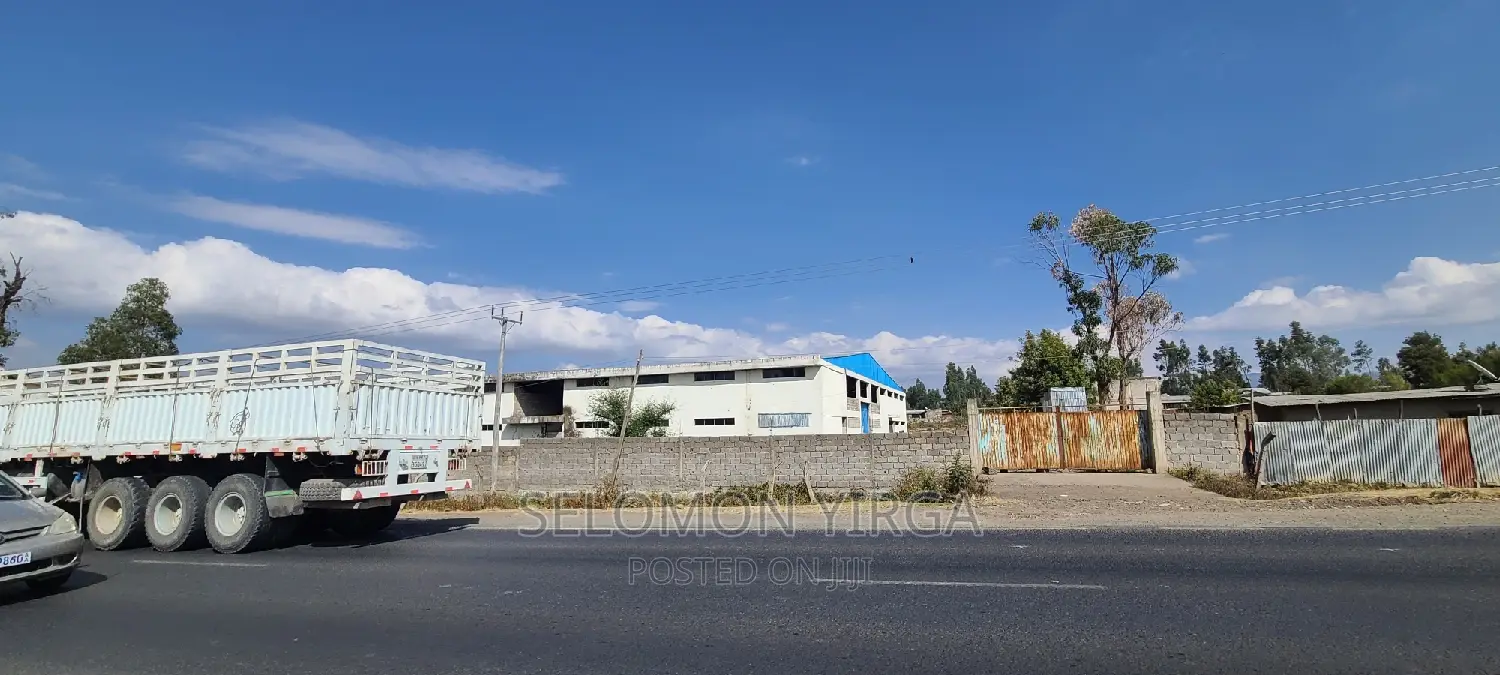 ለሽያጭ የቀረበ መጋዘን