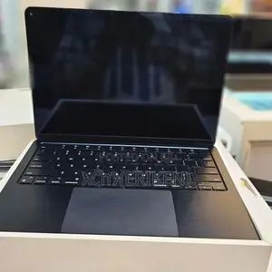 New Laptop Apple MacBook Air 2022 M2 8GB Apple M2 SSD 256GB