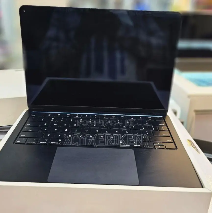 New Laptop Apple MacBook Air 2022 M2 8GB Apple M2 SSD 256GB