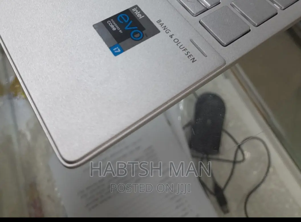 New Laptop HP Envy X360 13z 8GB Intel Core I7 SSD 512GB