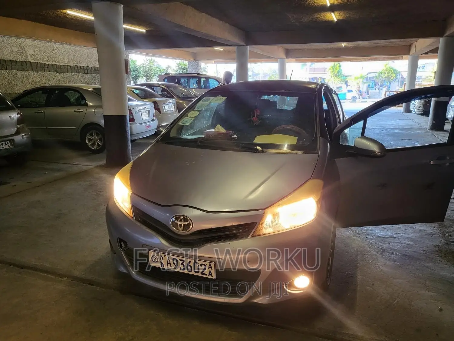 Toyota Yaris L Hatchback 5dr 2012 Blue