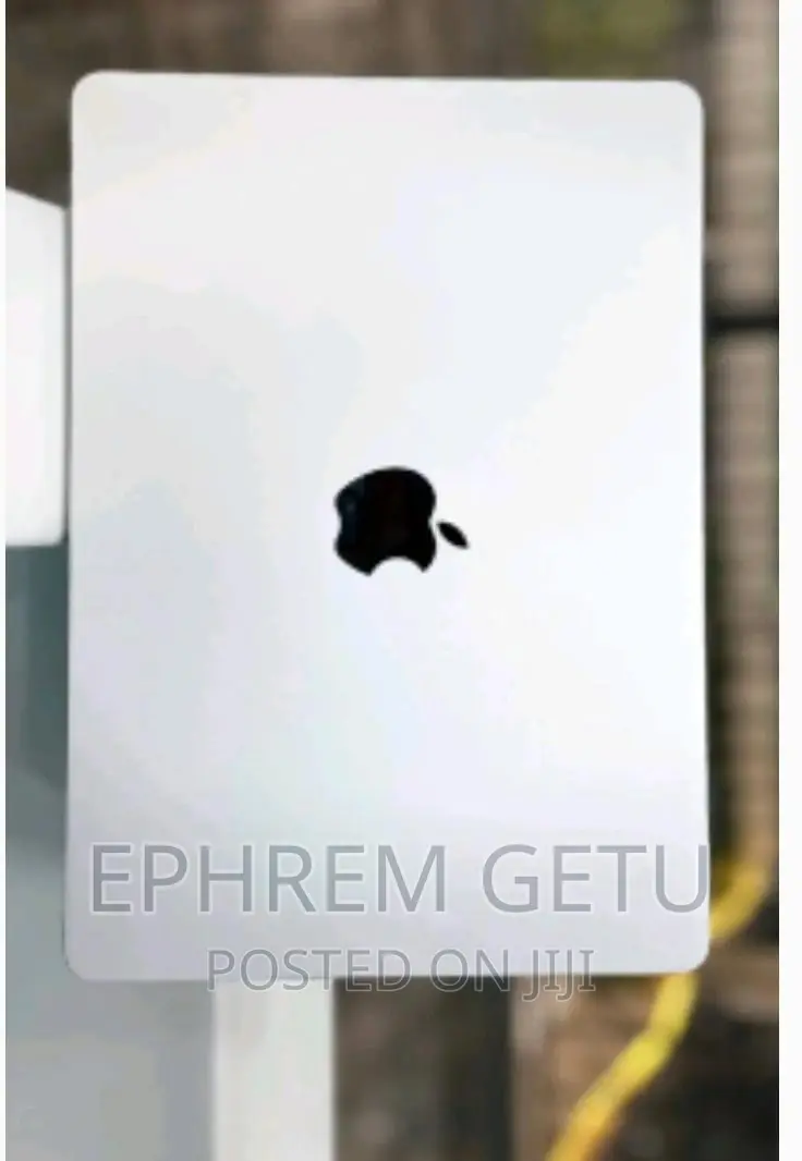 New Laptop Apple MacBook Air 2022 M2 8GB Apple M2 SSD 256GB