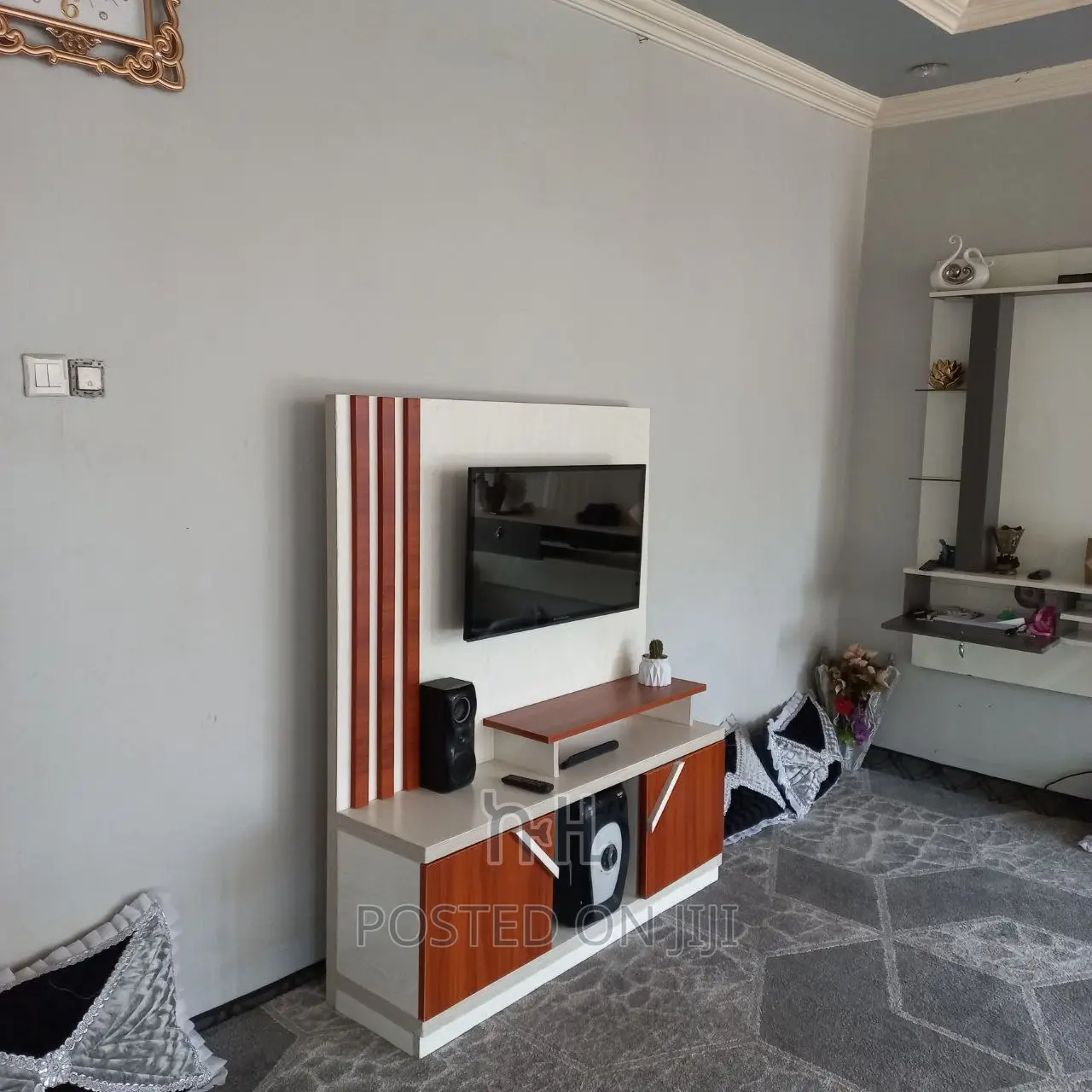 Tb Stand With Shelves