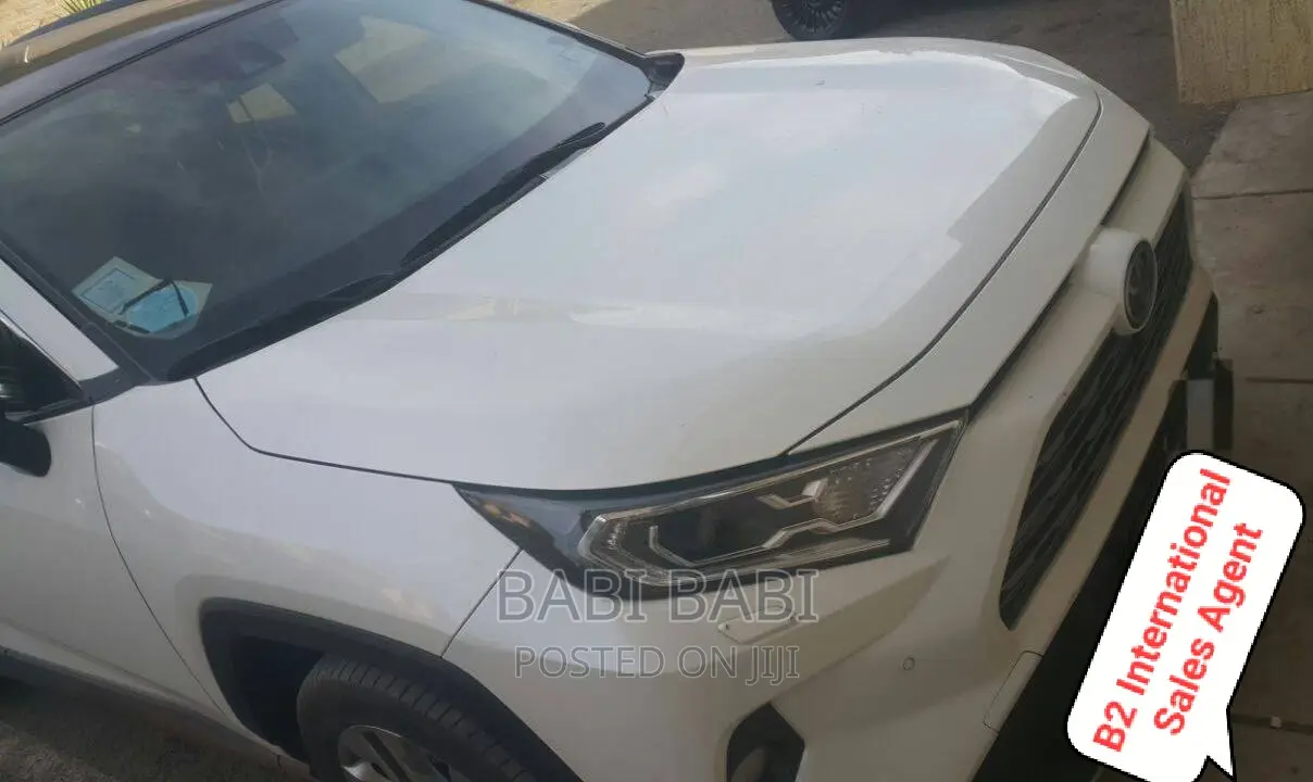 Toyota RAV4 2021 White