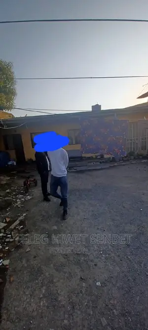 የሚሸጥ ቆንጆ የቦታ አቀማመጥ ያለው ቦታ