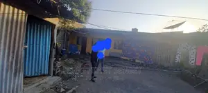 የሚሸጥ ቆንጆ የቦታ አቀማመጥ ያለው ቦታ