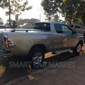 Toyota Hilux 2018 Silver