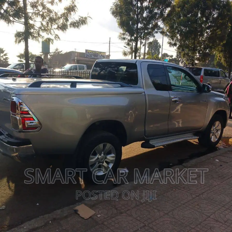 Toyota Hilux 2018 Silver