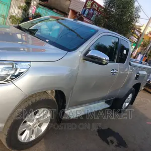 Toyota Hilux 2018 Silver