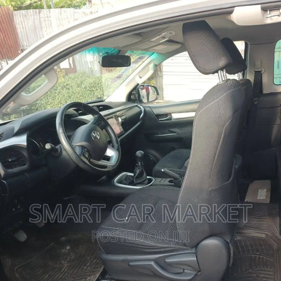 Toyota Hilux 2018 Silver