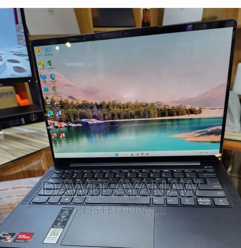 New Laptop Lenovo 12GB AMD Ryzen 5 SSD 512GB