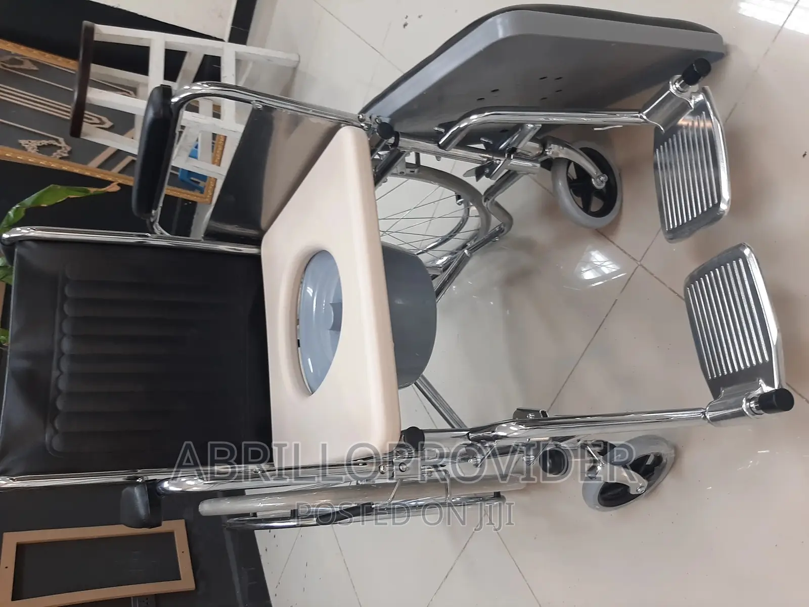 Potty Wheelchair:Wheelchair>Wheelchair<Wheelchair>Wheelchair