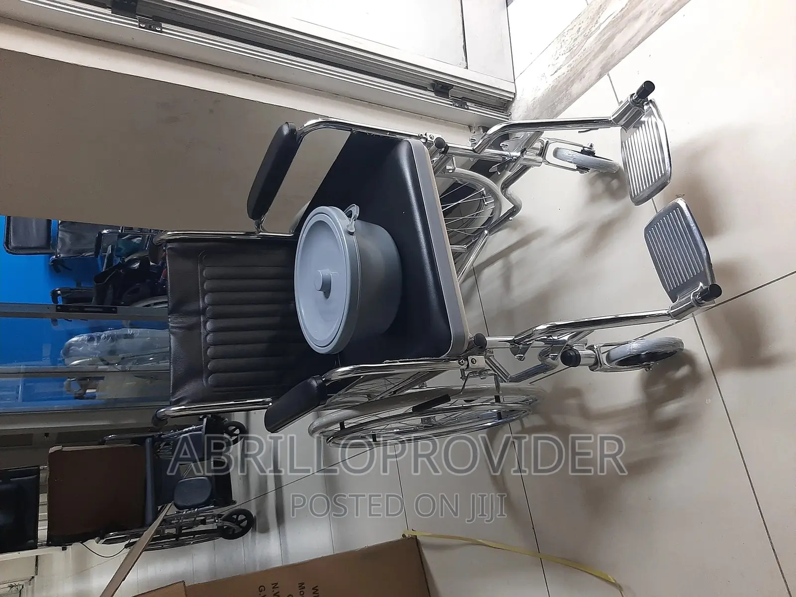STURDY FRAME Commode Wheelchair<Wheelchair>Wheelchair<Toilet