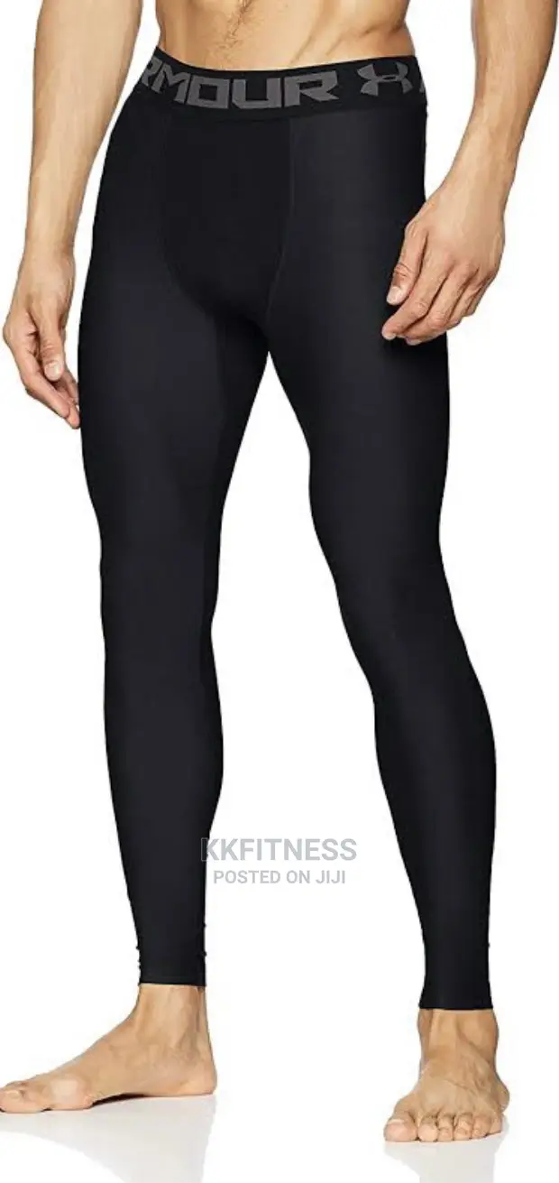 የወንዶች ታይት ከ ቁምጣ ስር የሚደረግ