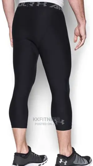 የወንዶች ታይት ከ ቁምጣ ስር የሚደረግ