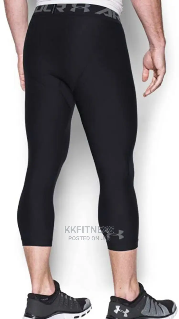 የወንዶች ታይት ከ ቁምጣ ስር የሚደረግ