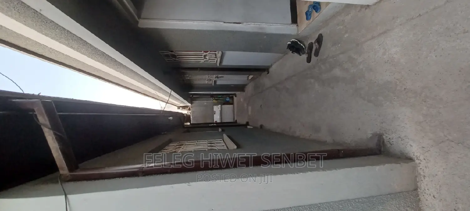 የሚሸጥ ሚያኖር የድሮ ቪላ ያለው ቦታ