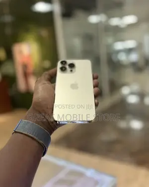 Photo - Apple iPhone 14 Pro Max 128 GB Gold