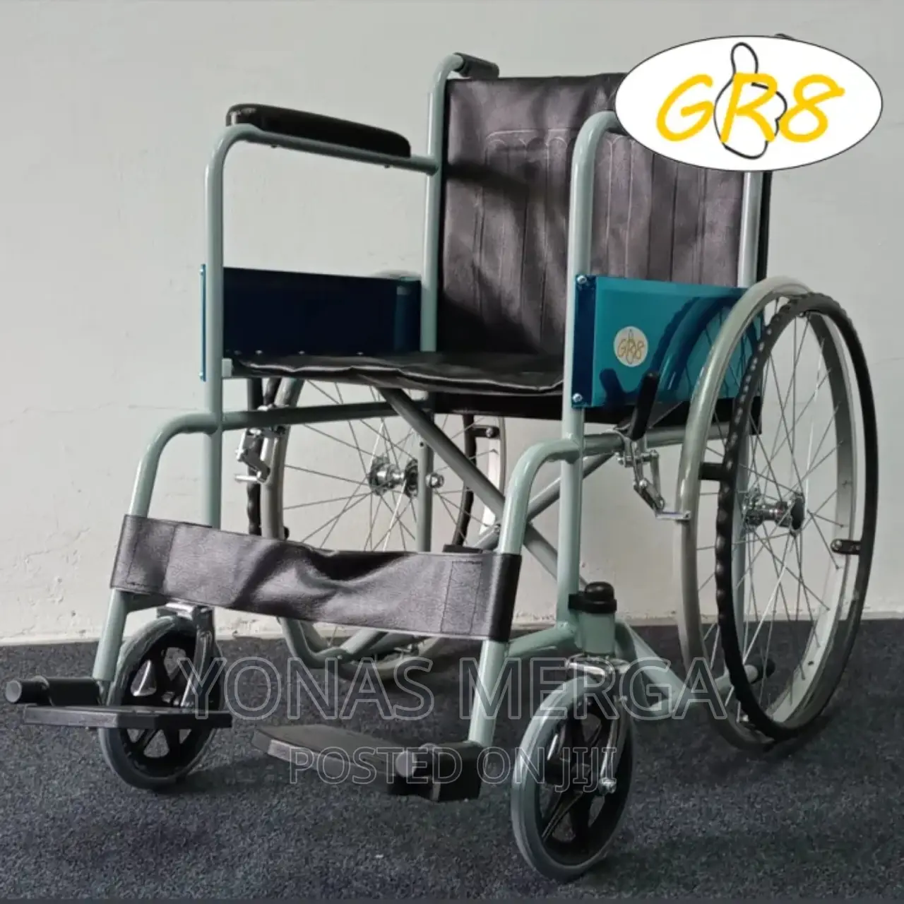 Chromed Hospital Standard Wheelchair With Rotatable Footrest