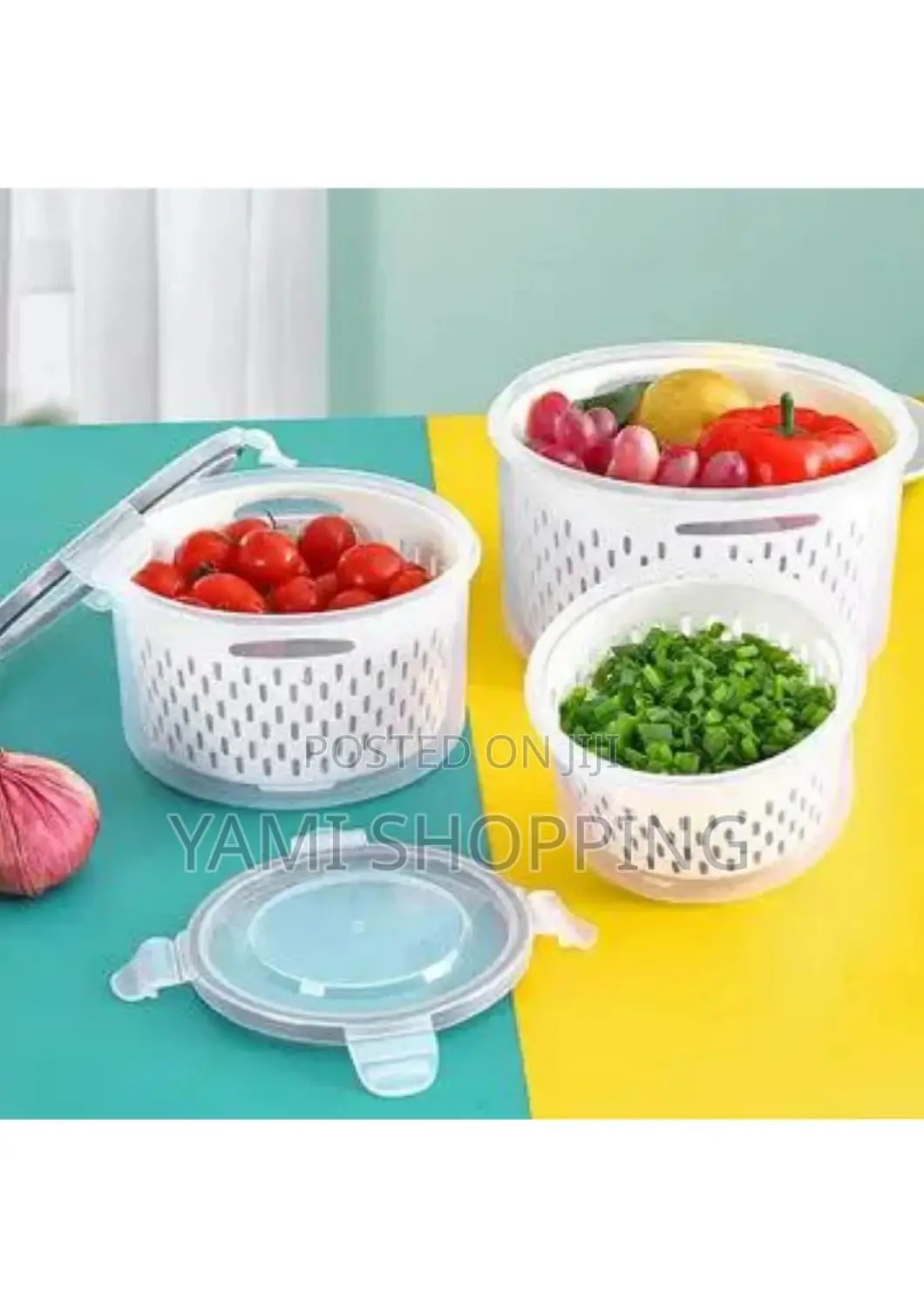  Four - Piece Set of Airtight Round Draining Crisper