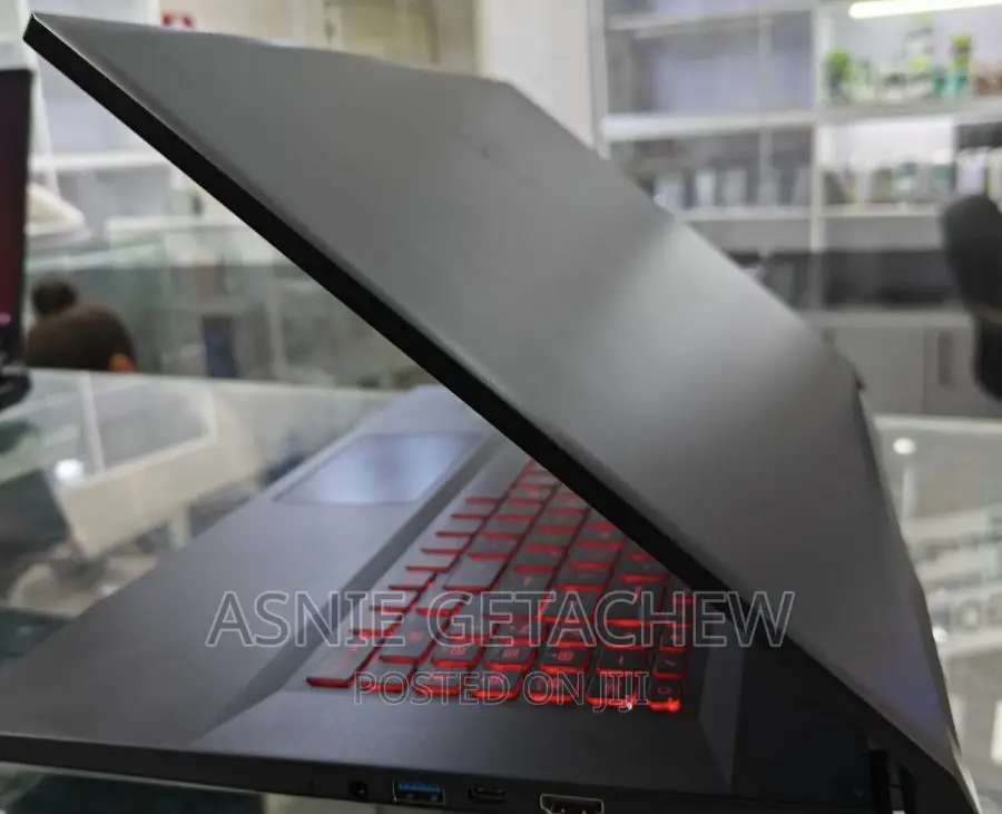 New Laptop MSI Katana 15 8GB Intel Core I7 SSD 512GB