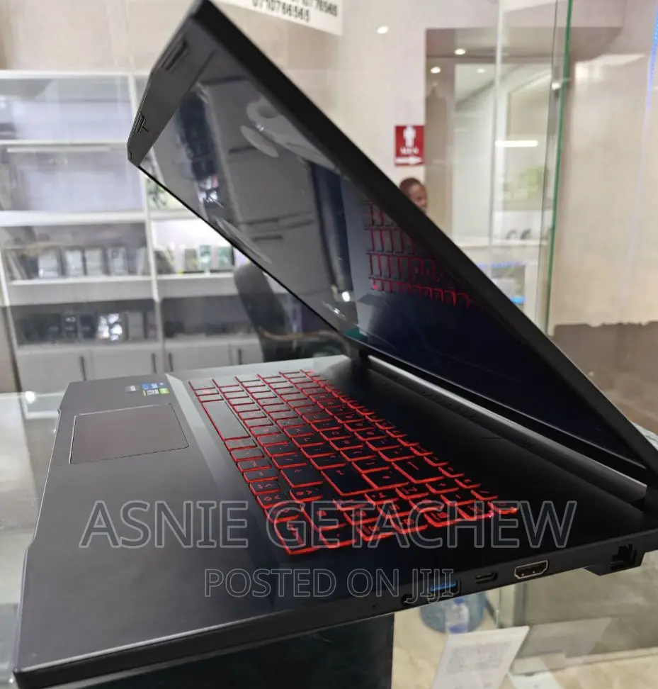 New Laptop MSI Katana 15 8GB Intel Core I7 SSD 512GB