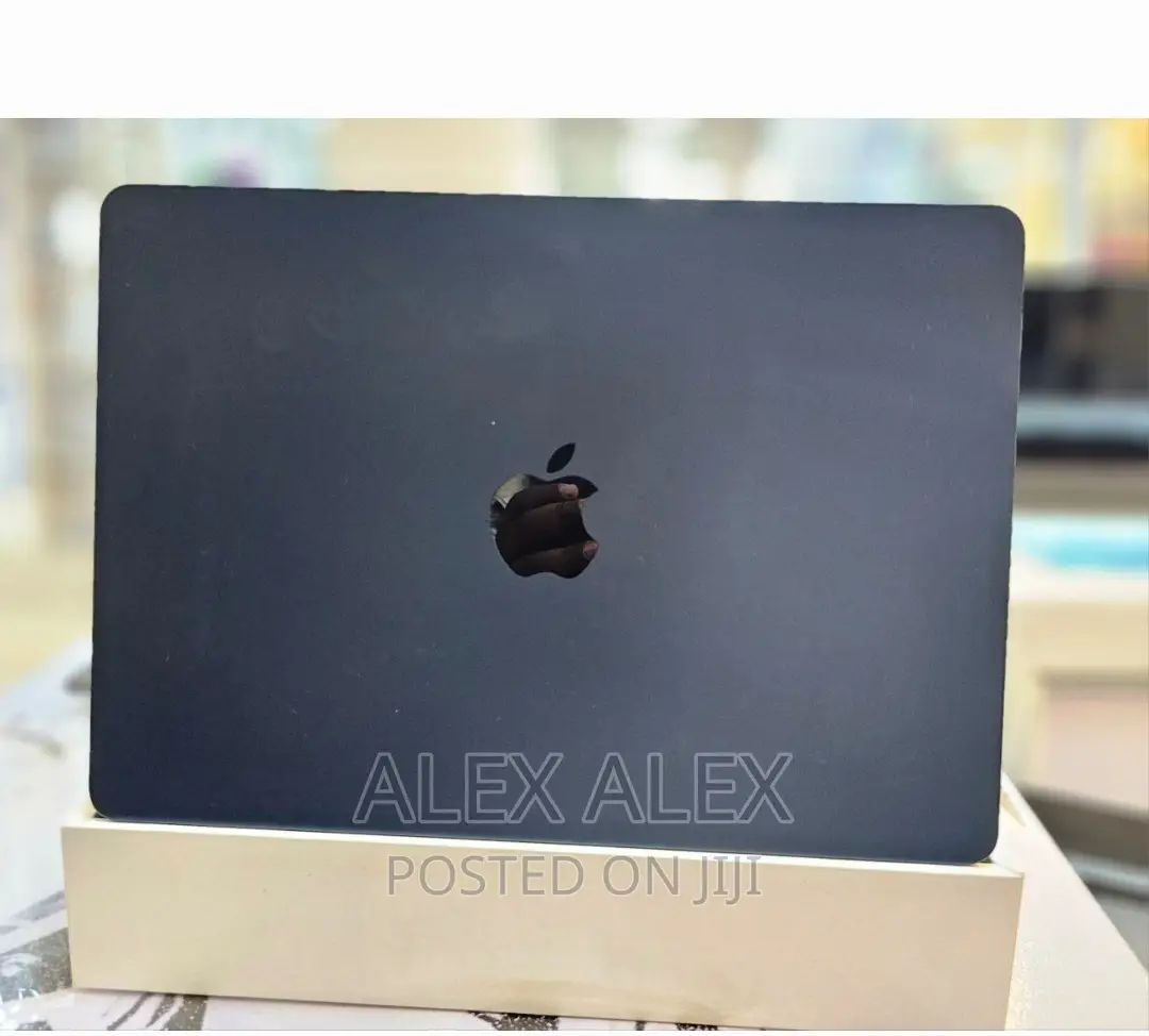 New Laptop Apple MacBook Air 2022 M2 8GB Apple M2 SSD 256GB